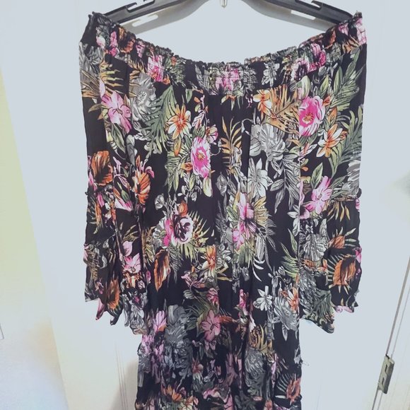 Millenium Black & Floral 3/4 Sleeve-Flowy-Off Shoulder or On-Mini-Size Medium - Picture 2 of 8